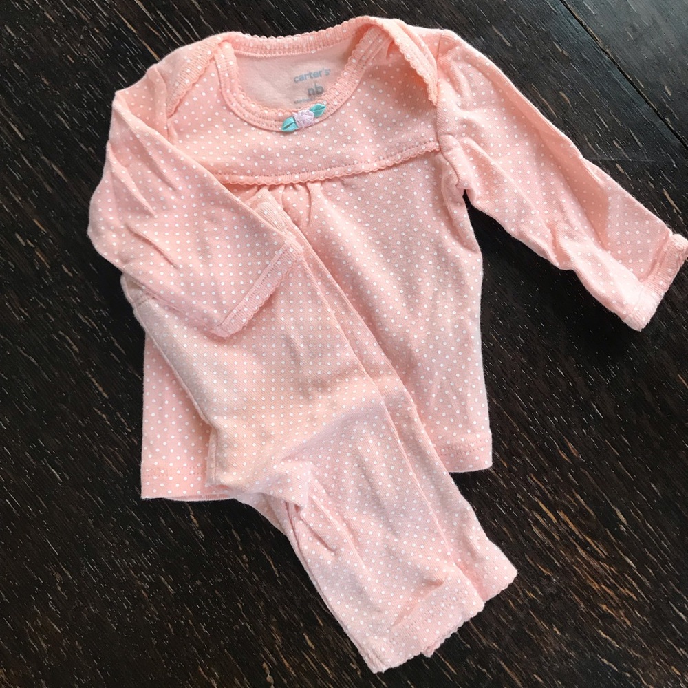 EUC Carter’s newborn matching set